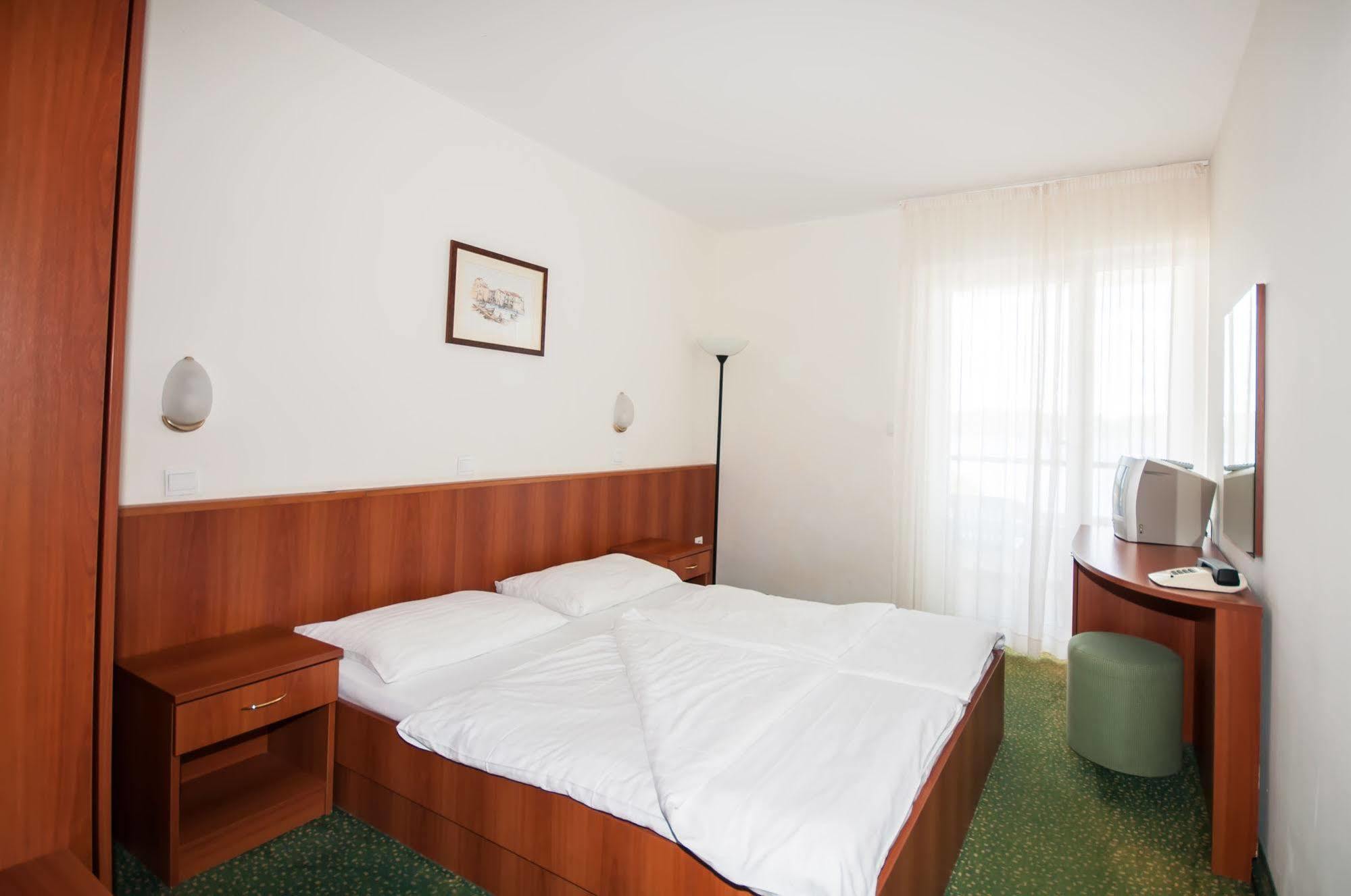 Hotel Lavanda Božava エクステリア 写真